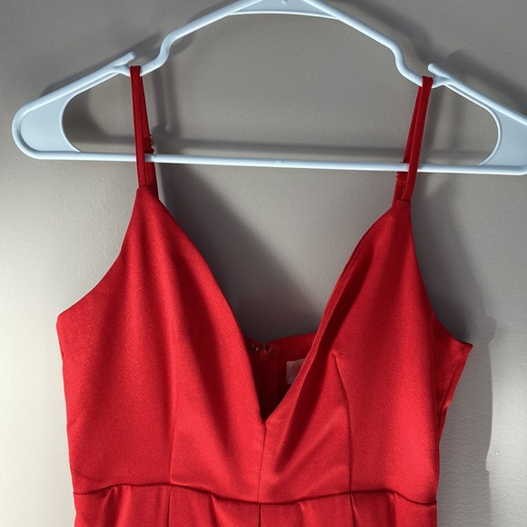 Red Hot Dress 🔥 - Picture 2 of 8